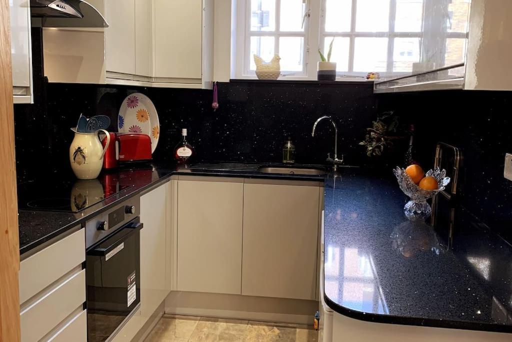 Stylish And Cosy 3 Bedroom Appartment London Bagian luar foto